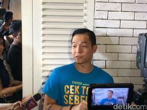 Jelang Rilis Film Cek Toko Sebelah, Ernest Prakasa Seperti Mau Melahirkan Jelang Rilis Film Cek Toko Sebelah, Ernest Prakasa Seperti Mau Melahirkan