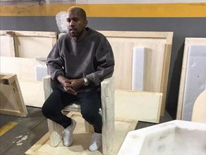 Kanye West Disebut Pernah Selingkuh dengan Transgender