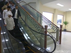 Datang ke Aceh, Mensos Datangi Gudang Bulog Cek Logistik Korban Gempa