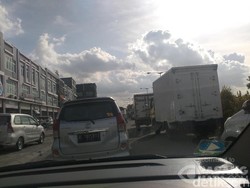 Jelang Libur Panjang, Tol Dalam Kota dan JORR Macet Parah
