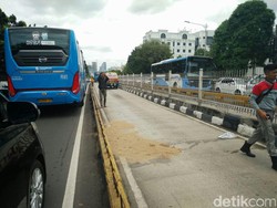 Bus TransJ yang Tabrak Pejalan Kaki di Mampang Dibawa ke Pancoran