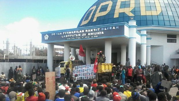 Masa ULMWP menduduki kantor DPRD Jayawijaya, Papua. Pada Hari peringatan HAM, Sabtu (10/12/2016). Dok. Istimewa
