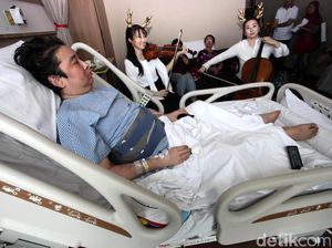 Musik Orkestra Hibur Pasien RS Siloam