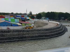 Ini Penampakan Pesisir Bulak Sesudah dan Sebelum Disentuh Wali Kota Risma Ini Penampakan Pesisir Bulak Sesudah dan Sebelum Disentuh Wali Kota Risma