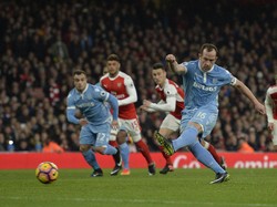 Sempat Tertinggal dari Stoke, Arsenal Tutup Babak Pertama 1-1