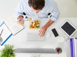 4 Tips Makan Siang Sehat Bagi Pekerja Kantoran