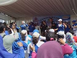 Ditemani Sang Istri Menyapa Warga, Agus Ikut Senam Maumere di Kalisari