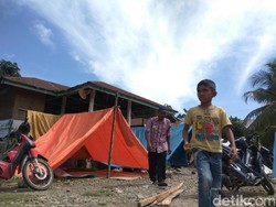 Berlindung di Terpal, Pengungsi Gempa Aceh Butuh Tenda dan Air Bersih