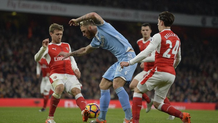 Bellerin yang Cemerlang dan Bukti Ganasnya Stoke dari Titik Penalti