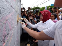 Diawali di Kenjeran, Risma Ingin Mural di Kota Surabaya Punya Karakter