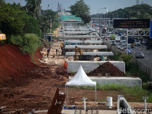 Sri Mulyani Temui Luhut Bahas Lahan Pramuka untuk LRT Jabodebek