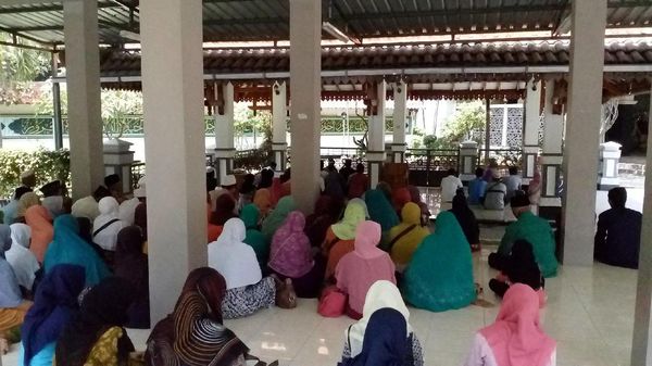 Libur Panjang Akhir Pekan di Jombang, Ziarah ke Makam Gus Dur