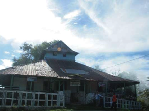 Masjid Agung Bente: Wisata Sejarah dan Reliji di Wakatobi
