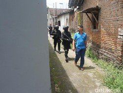 Bantu Suami Terkait Bom Panci, Istri Nur Solihin Ditangkap Densus