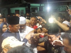 Tiba di Koja, Agus Yudhoyono Disambut Hadroh dan Tepuk Tangan Warga