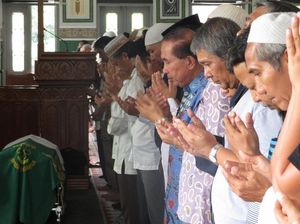 Urutan Doa Sholat Jenazah Takbir 1-4 Beserta Niat dan Tata Caranya Urutan Doa Sholat Jenazah Takbir 1-4 Beserta Niat dan Tata Caranya