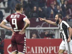 Higuain Dua Gol, Juve Kalahkan Torino 3-1