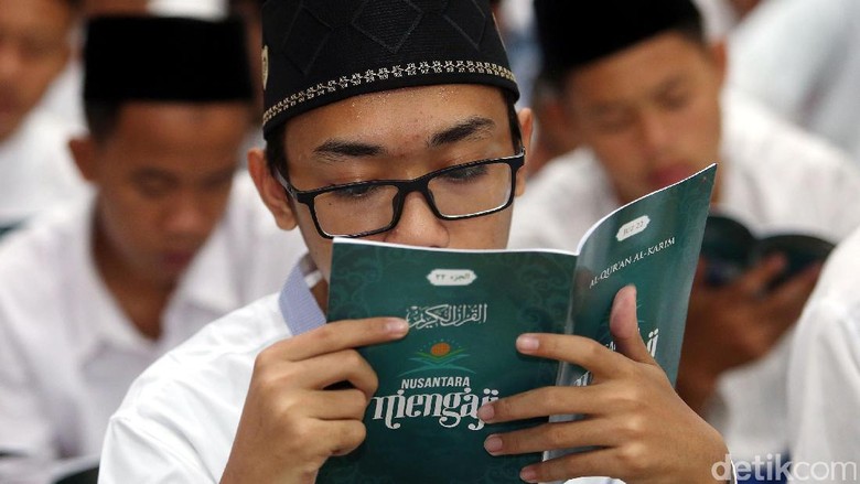 Sambut Maulid Nabi, Warga Cibinong Gelar Khataman Akbar