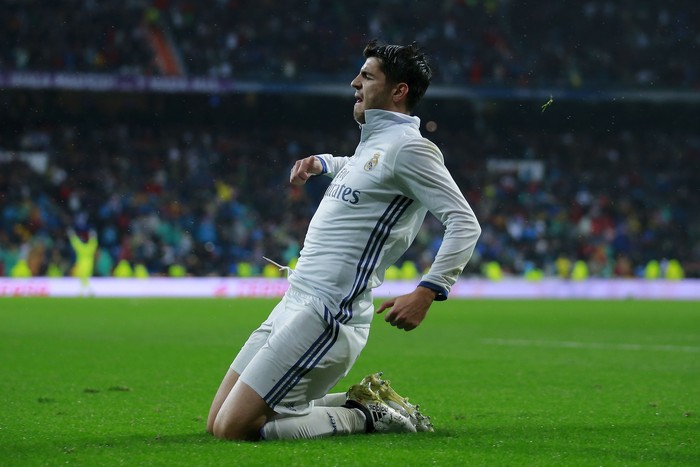 Alvaro Morata Lamar Pacar di Pertunjukan Sulap