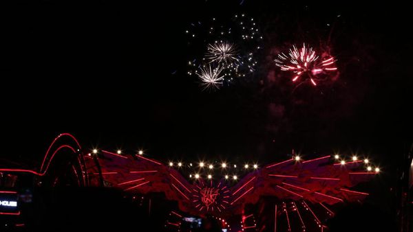 Pesta dengan Robot Sampai Meriahnya Kembang Api di DWP 2016
