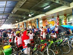 Bersepeda Bersama Keluarga dalam One Fun Day Transmart Carrefour