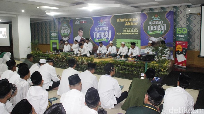 Peringati Maulid Nabi, Warga Cibinong Bogor Ngaji Khataman 