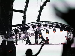 Tengah Malam Semakin Semarak, W&W Tampil di Panggung Garudha Land DWP