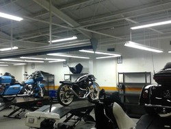 Daya Beli Turun, Diler Moge Hidup dari Layanan Servis Motor