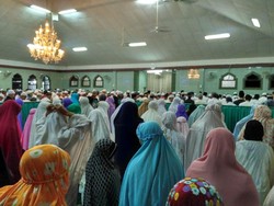 Tausiah di Islamic Center Ajak Umat Menghadap Allah dengan Hati yang Ikhlas