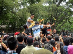 Kemeriahan Saat Warga Merayah 7 Gunungan Gerebeg Maulud di Yogyakarta