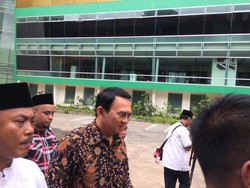 Tersedu-sedu di Depan Hakim, Ahok Cerita Pesan Ibu Angkatnya yang Muslimah