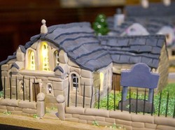 Wouw! Wanita Ini Bikin Replika Desanya Seluruhnya dari Kue