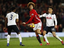 Fellaini Dicemooh Sejumlah Suporter MU, Ini Respons Mourinho