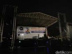 Jelang Doa Bersama, Panggung dan Stan Bersiap di Gasibu Bandung