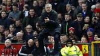 Jose Mourinho memberikan pengarahan kepada para pemain MU. Jason Cairnduff/Reuters/detikFoto.