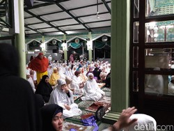 Salat Subuh Berjamaah, Masjid Ittihad Bukit Permai Cibubur Dipadati Jamaah