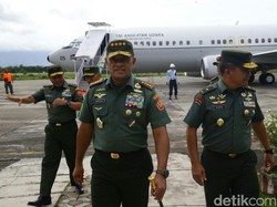 Panglima TNI Tinjau Pembersihan Puing-puing Rumah Warga Pasca Gempa Aceh