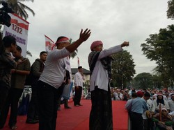 Saat Aa Gym Tantang Aher Beri Doorprize Umrah ke Massa 1212