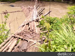 Jembatan Gantung di Cianjur Putus, Puluhan Peziarah Terjatuh ke Sungai