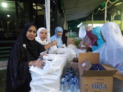 Jalin Keakraban, Majelis Taklim Iuran Sediakan Snack bagi Jamaah