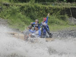 Basah Sambil Teriak-teriak, Semua Ada di Lava Tur Merapi
