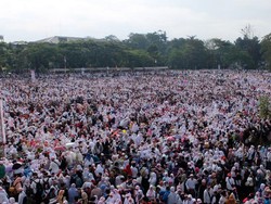 Melihat Putihnya Lapangan Gasibu Bandung Saat Doa Bersama 1212
