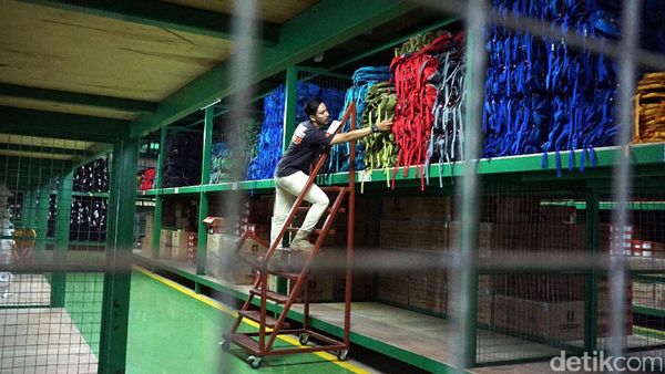 Mengintip Gudang Perlengkapan Outdoor di Bekasi