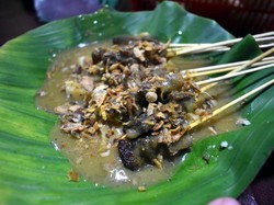 Sate Mak Adjat: Lamaknyo Sate Lidah Sapi Padang Panjang Racikan Mak Adjat yang Legendaris