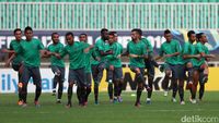 Intip Latihan Skuad Garuda di Stadion Pakansari