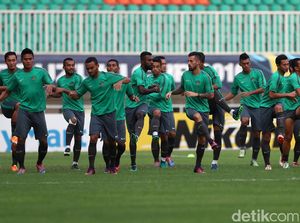 Intip Latihan Skuad Garuda di Stadion Pakansari