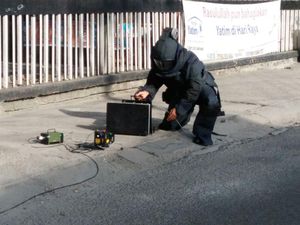 Gegana Amankan Koper Mencurigakan di Depan Gereja Pekanbaru, Isinya Kaset