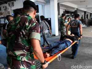 Puluhan Warga Pingsan Saat Mengantre Tiket Piala AFF