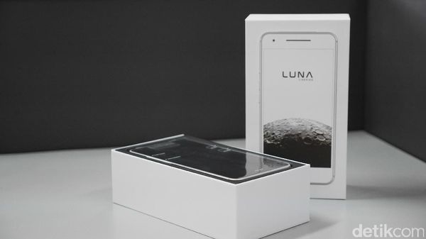 Unboxing Luna, Android Rasa iPhone dari Foxconn
