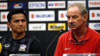 Dalam periode pengabdiannya di Indonesia, ia dua kali mengantarkan Timnas Indonesia lolos ke babak final Piala AFF pada edisi 2010 dan 2016. Paling istimewa pada 2016 karena Timnas Indonesia tampil dengan skuat seadanya karena pembatasan maksimal memanggil dua pemain dari setiap klub. Sayang, dua kali pula Timnas Indonesia kalah di partai puncak. Rachman Haryanto/detikcom.